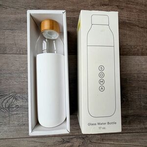 Soma Glass Water Bottle 17 Ounce Detox Juicing Leakproof BPA Free Materials